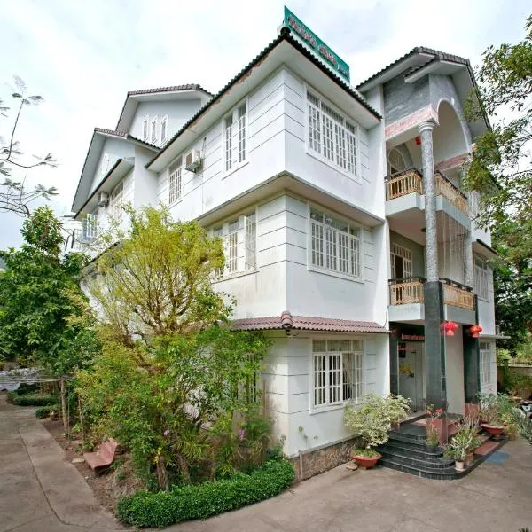 谭丛酒店，位于Ấp Ðông Quì的酒店
