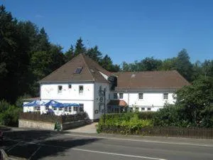 盖斯托斯乐巴克沃尔德酒店，位于bobenhausen Zwei的酒店