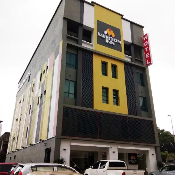 美利通酒店，位于Kampong Telok Baharu的酒店