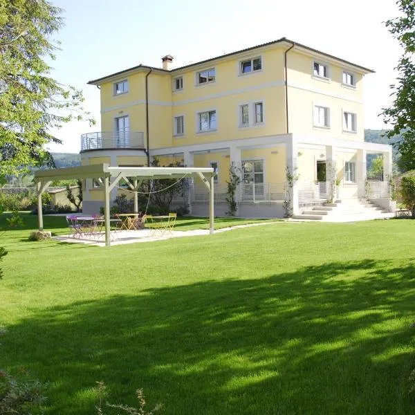 艾列奇中心酒店，位于Camporsevoli的酒店