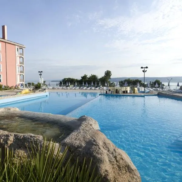 祖斯特纳水上公园酒店，位于吉格涅斯科斐耶的酒店