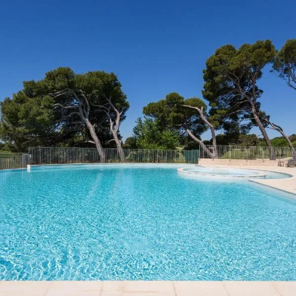Madame Vacances Domaine du Provence Country Club Service Premium，位于阿普特的酒店