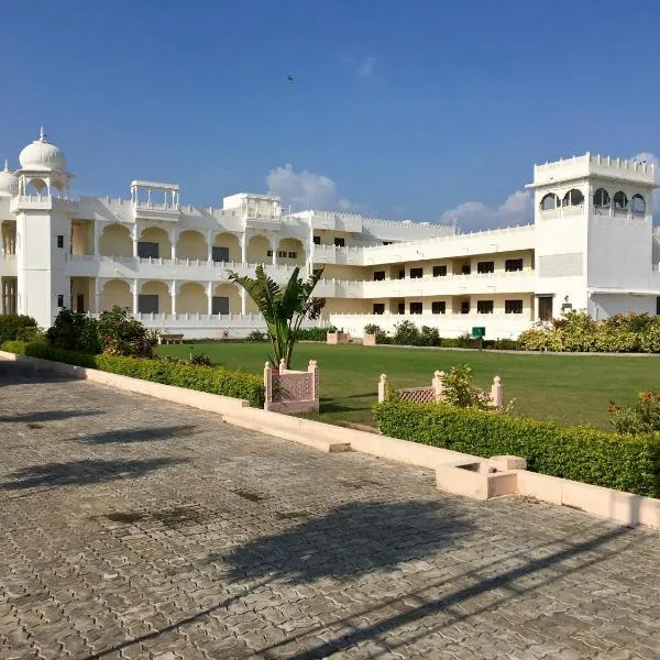 Dowlat Villas Palace-The Heritage，位于Himatnagar的酒店