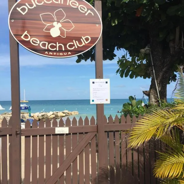 海盗海滩俱乐部，位于Fitches Creek的酒店