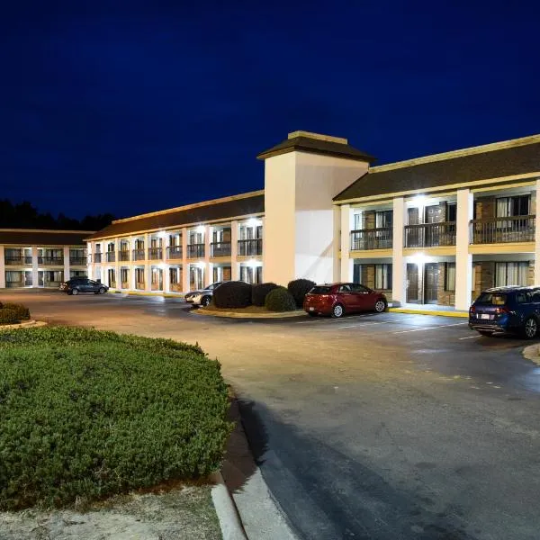 Quality Inn & Suites Fayetteville I-95，位于Judson的酒店