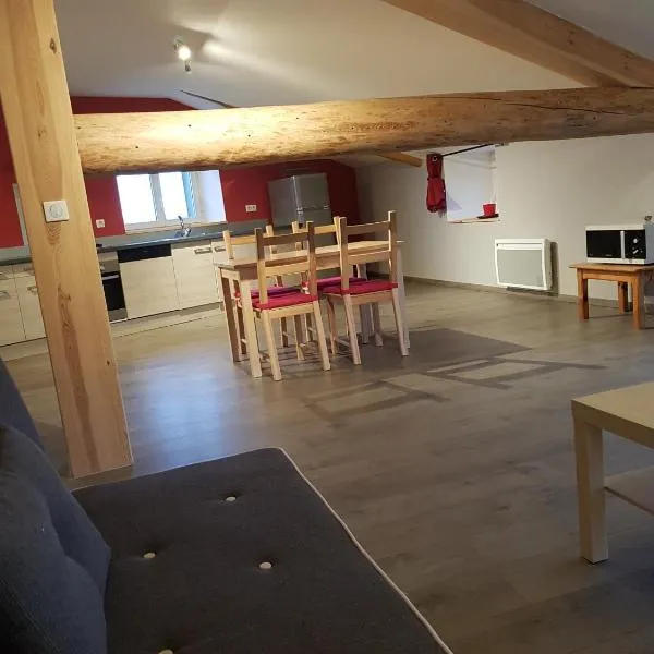 Chez Pitch & Marina，位于Sauvessanges的酒店