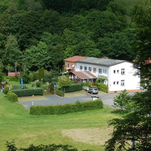 Hotel und Gasthof "Sonneneck"，位于Schalkau的酒店