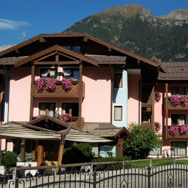 Hotel Quadrifoglio，位于平佐洛的酒店