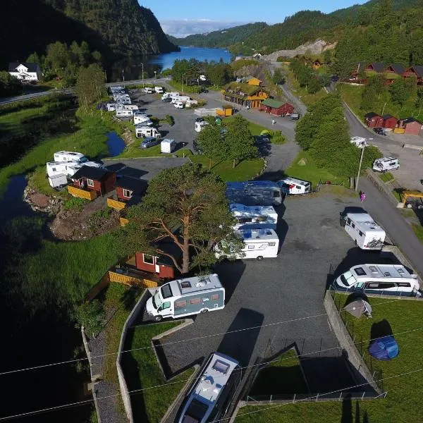 布拉特兰露营地旅馆，位于Holmefjord的酒店