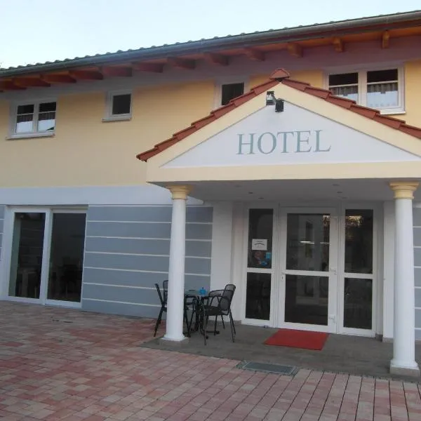 Hotel Am Donaubogen，位于Sarching的酒店