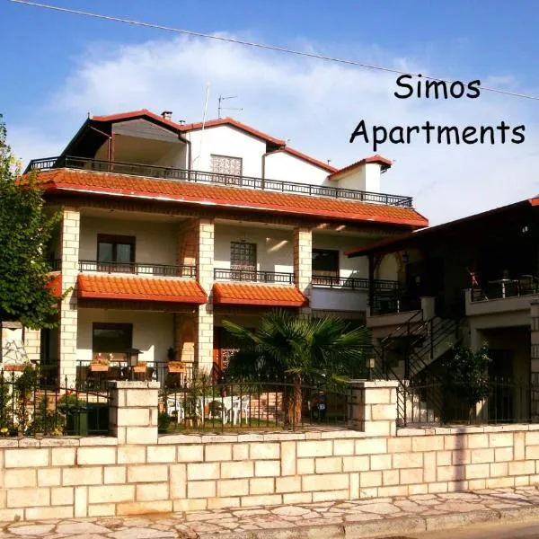 Simos Apartments，位于科里诺斯的酒店