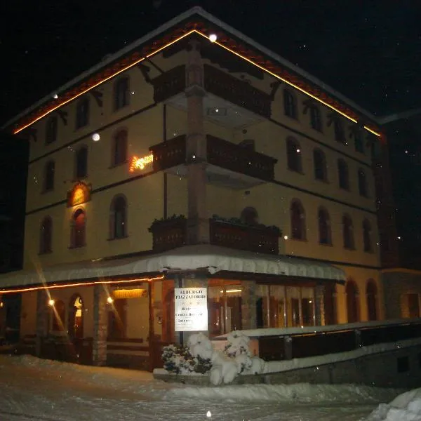 Albergo Piazzatorre，位于皮亚扎托雷的酒店