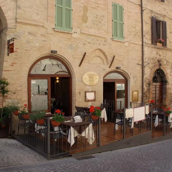 奥罗罗索餐厅酒店，位于Camiano的酒店
