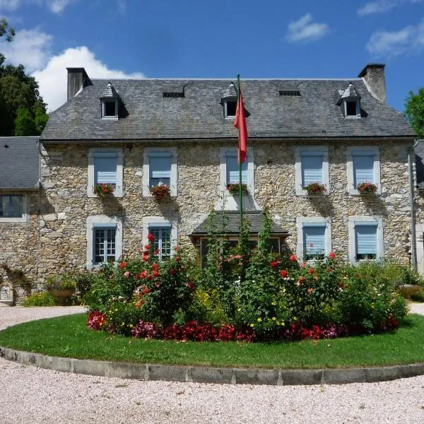 维加酒庄旅馆，位于Saint-Arroman的酒店