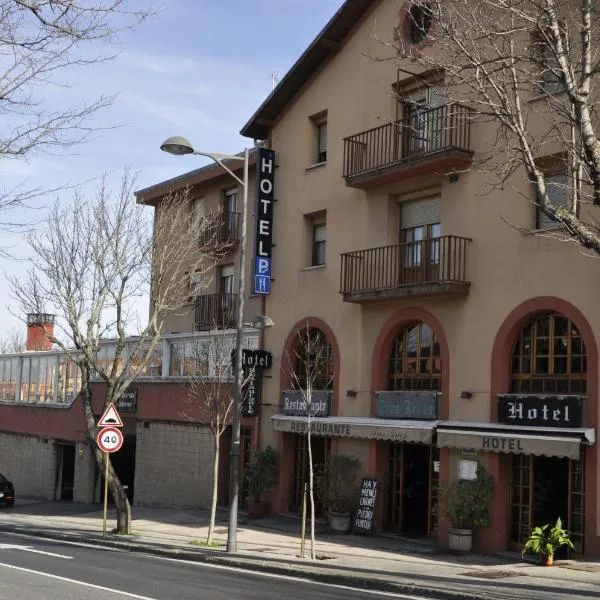 Hotel Tres Arcos，位于Santa María de la Alameda的酒店