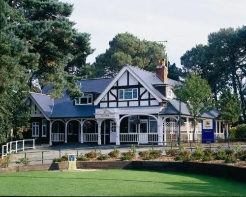 The Lodge At Meyrick Park，位于伯恩茅斯的酒店