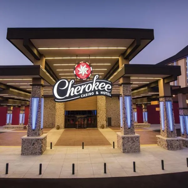Cherokee Casino Hotel Roland，位于罗兰的酒店