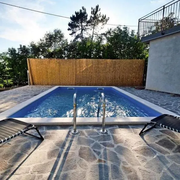Holiday House Eda with Private Pool，位于布泽特的酒店