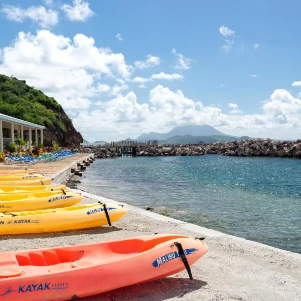 Bird Rock Beach Hotel，位于Cliftons的酒店