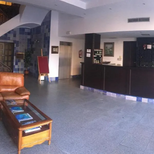 佩拉莱斯酒店，位于塔拉韦拉·德·拉·雷纳的酒店
