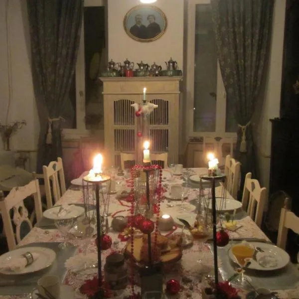 拉梅森娜塔莎酒店，位于Castillon-en-Couserans的酒店