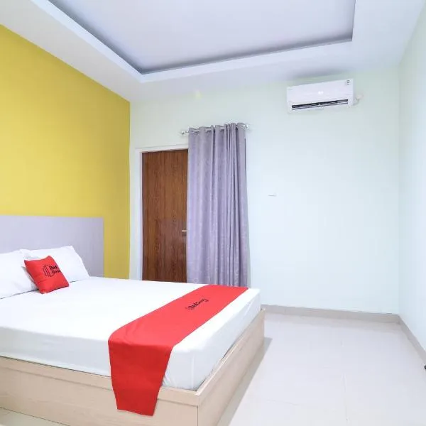 RedDoorz near Museum Keraton Surakarta，位于梭罗的酒店