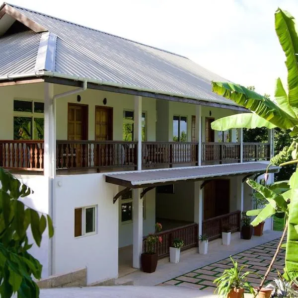 Cote Jardin - Chalets Cote Mer，位于普拉兰的酒店