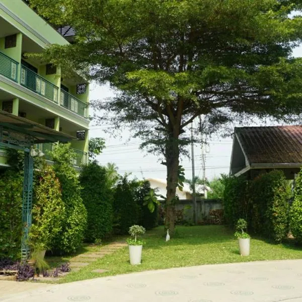 Garden Corner Resort & Hotel，位于Ban Wat Phrik的酒店