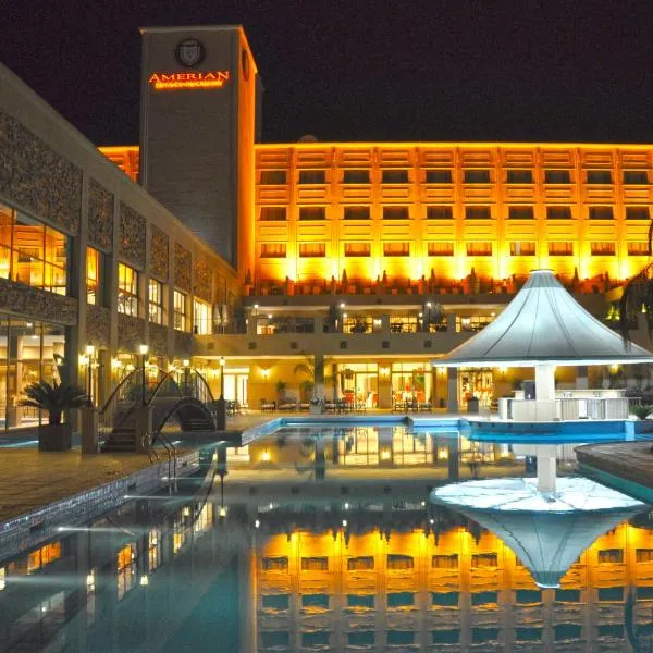 阿梅里安卡洛斯5号赌场及酒店，位于特尔马斯德里奥翁多的酒店