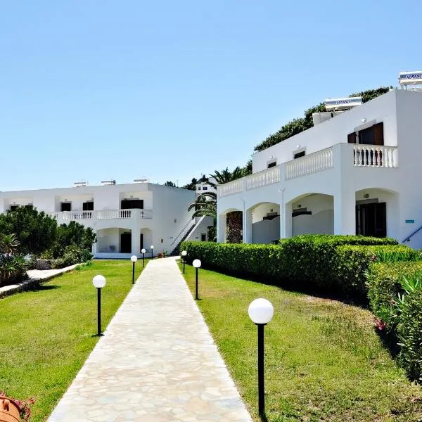 托尼海滩公寓，位于Vromolithos的酒店