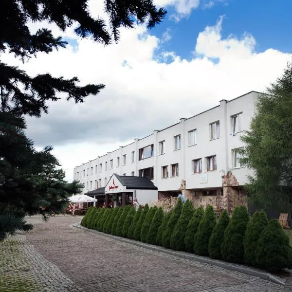 Pensjonat "Jodłowy Dwór"，位于Bieliny的酒店