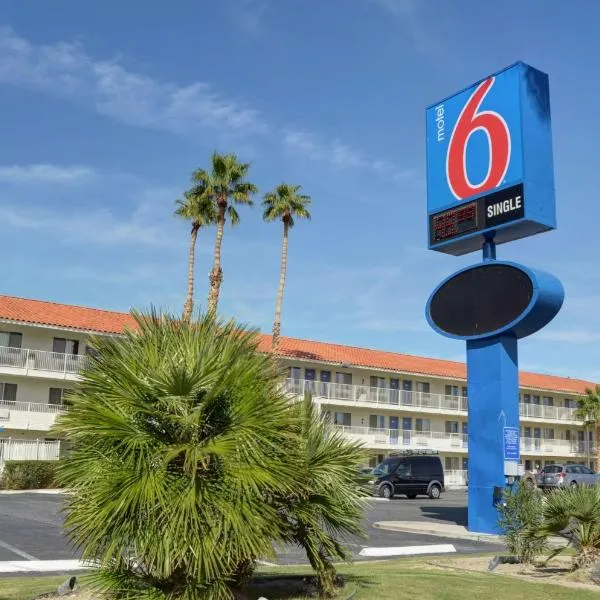 二十九棕榈6号汽车旅馆，位于二十九棕榈村的酒店