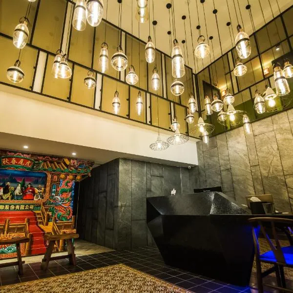 虎尾春秋文创设计旅店，位于Tianzhong的酒店