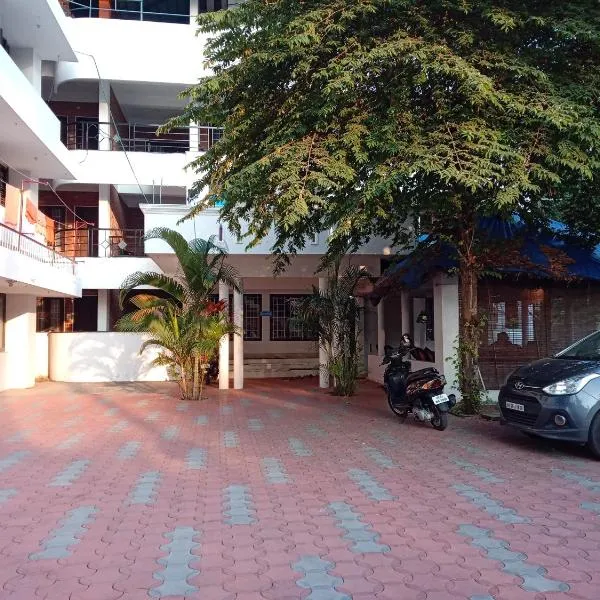 Hotel Peacock，位于Tiruvallam的酒店
