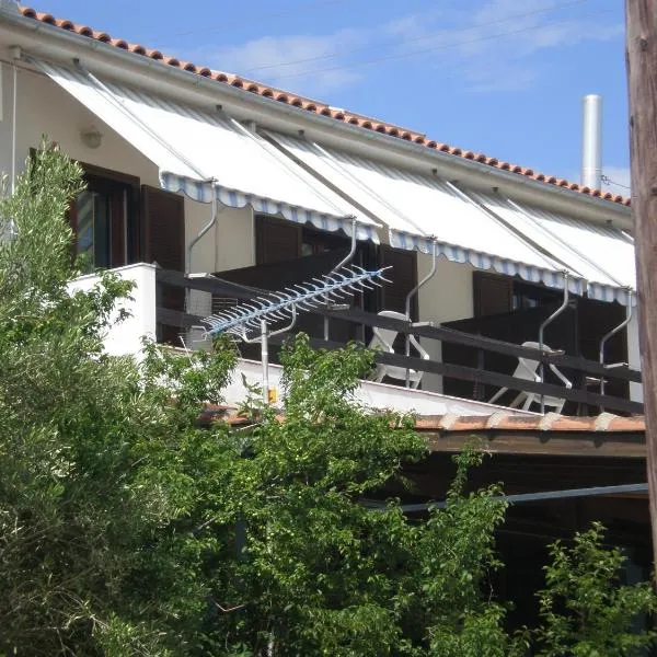 萨罗尼奇奥公寓，位于Kalóyiros的酒店