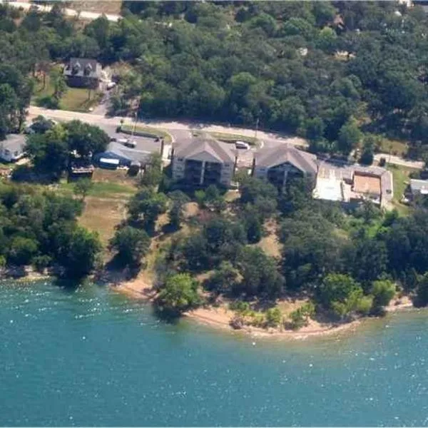Lakefront and Lake View Condo on Indian Point，位于布兰森的酒店