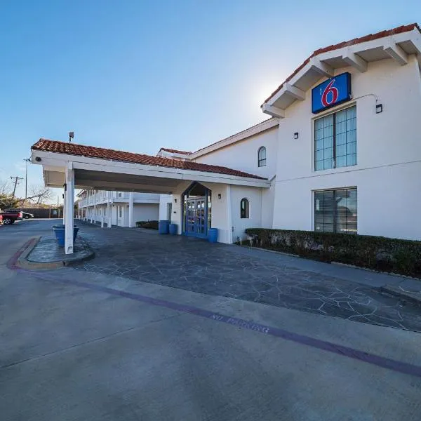 大草原I-30洲际6号汽车旅馆 ，位于大草原城的酒店