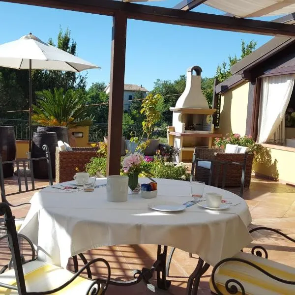 拉瓦里住宿加早餐酒店，位于 Montepetra 的酒店
