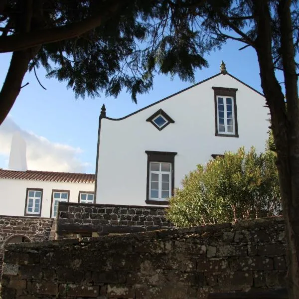 金塔亚特兰蒂斯住宿加早餐旅馆，位于Faial da Terra的酒店