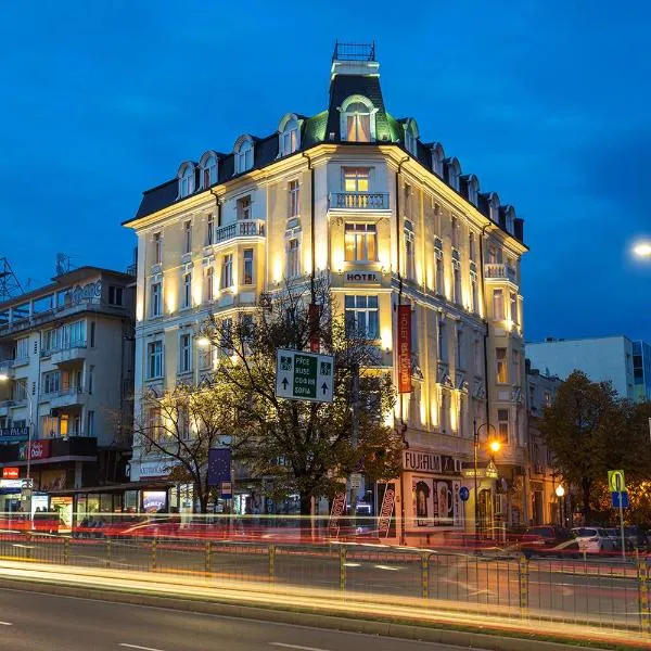 锦绣精品酒店，位于Zdravets的酒店