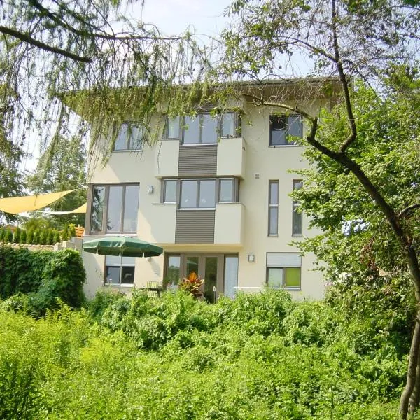 Villa am Weinberg Waren Müritz，位于Groß Gievitz的酒店