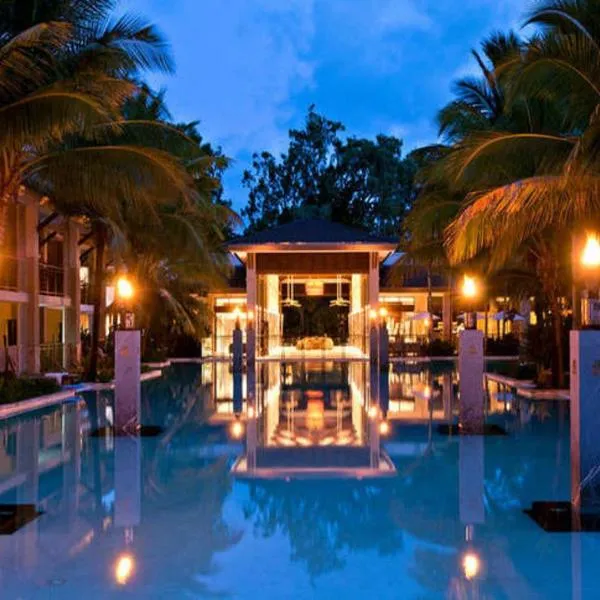 Luxury Apartments at Temple Resort and Spa Port Douglas，位于Oak Beach的酒店