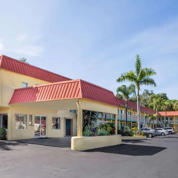 Super 8 by Wyndham Sarasota Near Siesta Key，位于西耶斯塔岛的酒店