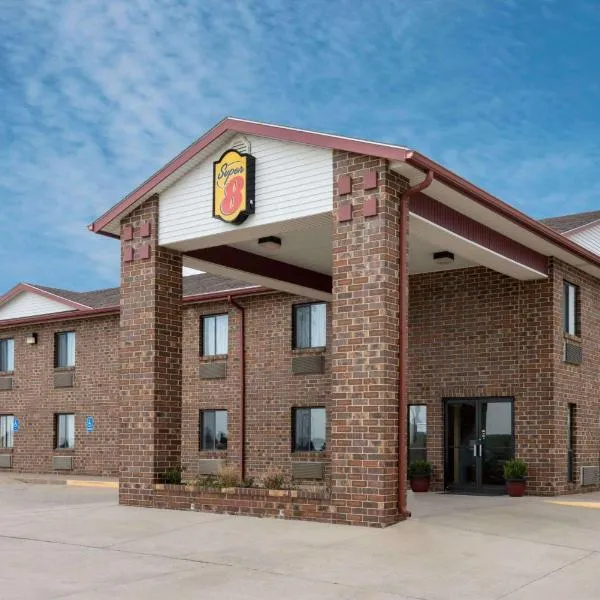 Super 8 by Wyndham Wakeeney，位于WaKeeney的酒店