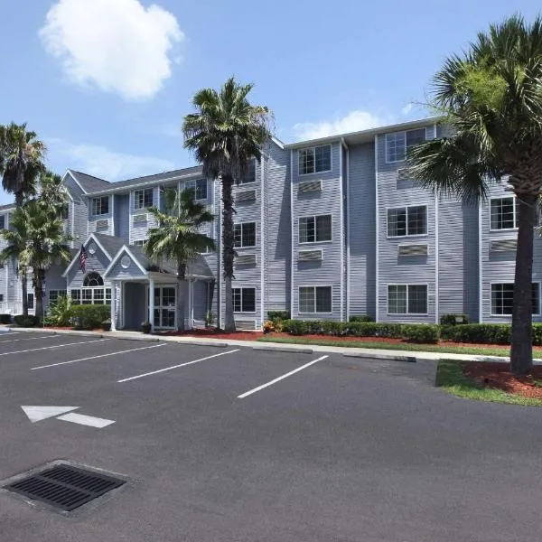 Microtel Inn & Suites by Wyndham Palm Coast I-95，位于Cedar Landing的酒店