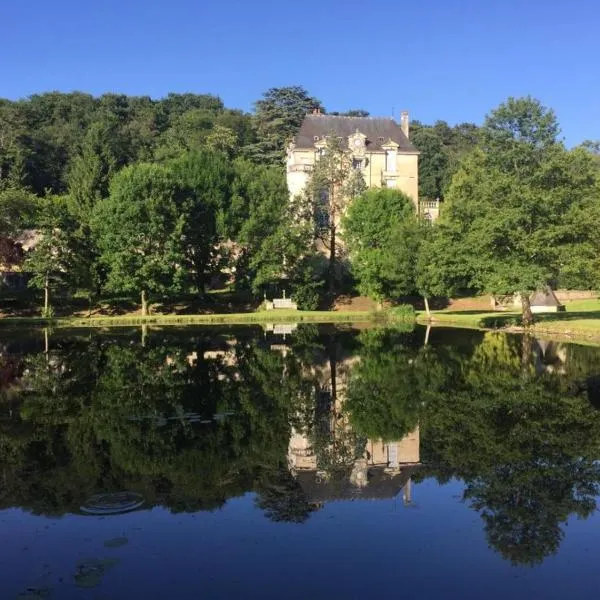 Gite La Suite Ducale Chateau La Roche Racan，位于Neuvy-le-Roi的酒店
