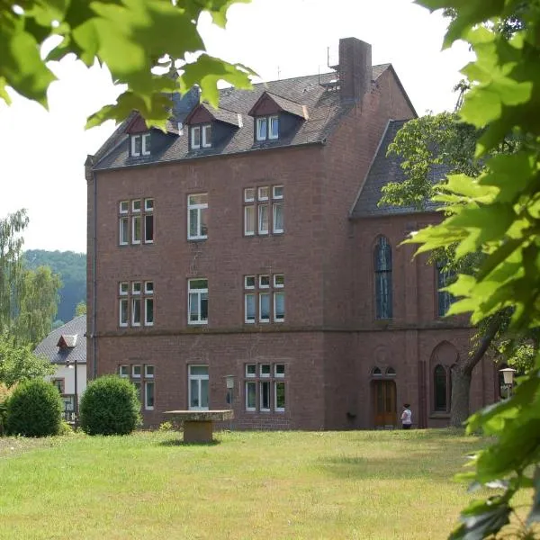 Stiftsberg - Bildungs- und Freizeitzentrum，位于Neuheilenbach的酒店