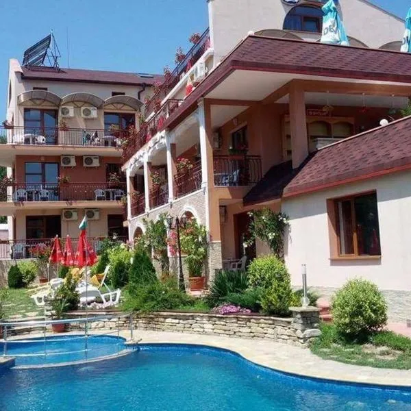 Byala Perla Family Hotel，位于比亚拉的酒店