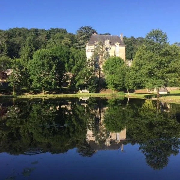 Gite Familial Chateau La Roche Racan，位于迪赛苏库西永的酒店