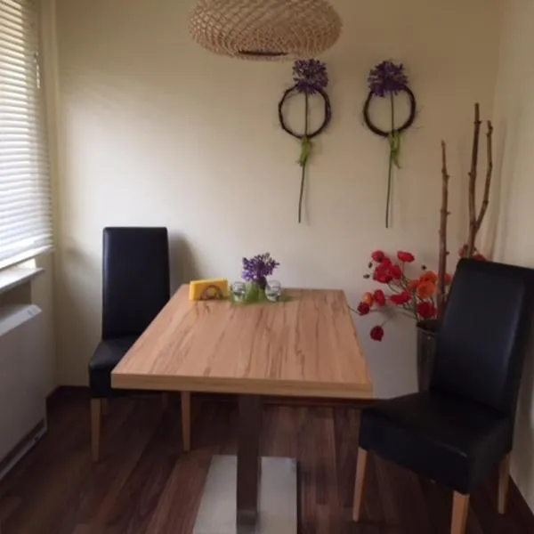 FeWo und Zimmer Egert，位于哈滕海姆的酒店